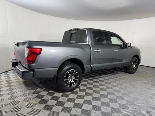 2021 Nissan Titan SV