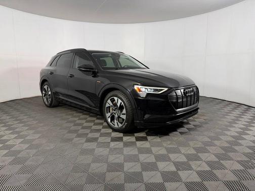 Mythos Black Metallic 2021 Audi e-tron Premium