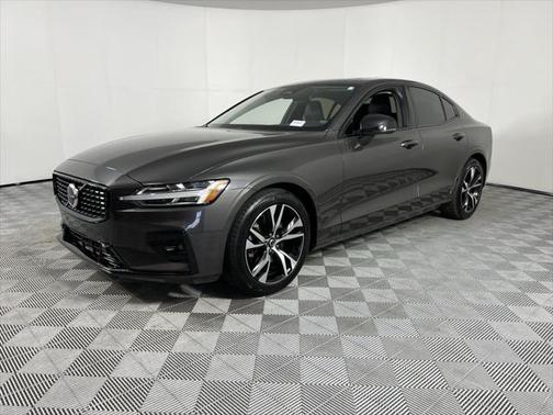 2024 Volvo S60 B5 Core Dark Theme