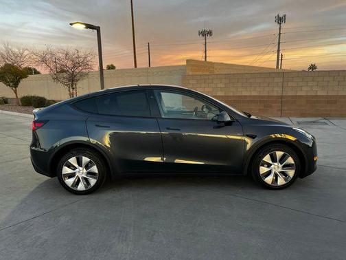 2024 Tesla Model Y Long Range Dual Motor All-Wheel Drive