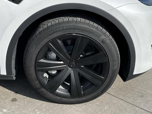 2024 Tesla Model Y Long Range Dual Motor All-Wheel Drive