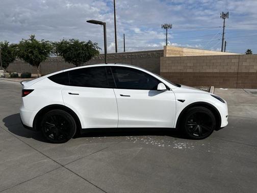2024 Tesla Model Y Long Range Dual Motor All-Wheel Drive