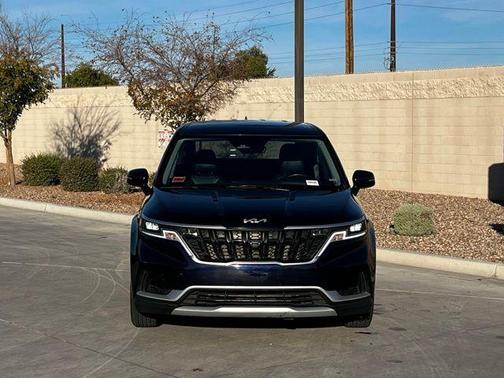 2024 Kia Carnival LX