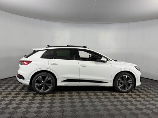 Glacier White Metallic 2024 Audi Q4 e-tron Premium Plus 55 quattro