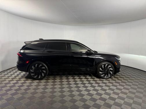 Infinite Black Metallic Clearcoat 2025 Lincoln Nautilus Black Label