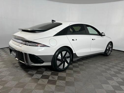2023 Hyundai IONIQ 6 SE