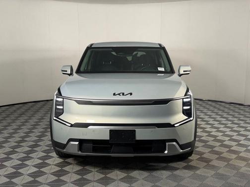 Ivory Silver 2024 Kia EV9 Light Long Range