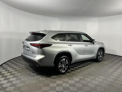 2025 Toyota Highlander XLE