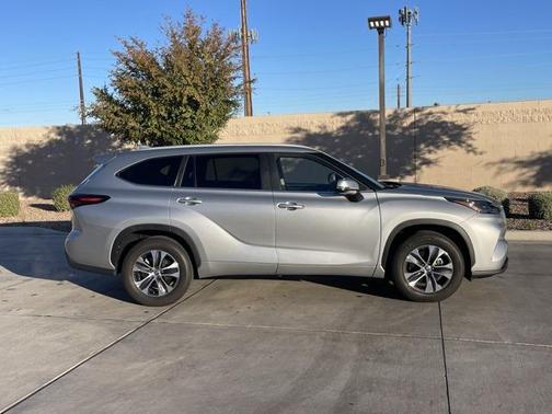 2025 Toyota Highlander XLE