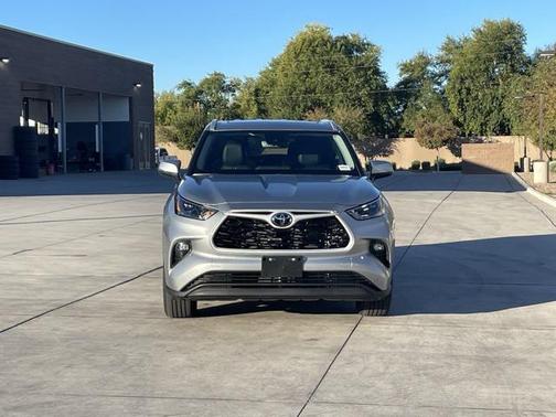 2025 Toyota Highlander XLE