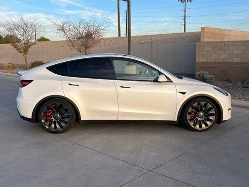 2024 Tesla Model Y Performance Dual Motor All-Wheel Drive