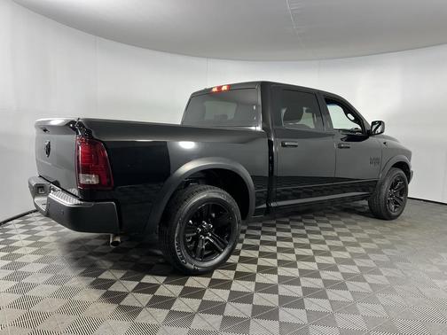 2024 RAM 1500 Classic Warlock Crew Cab 4x2 5'7' Box