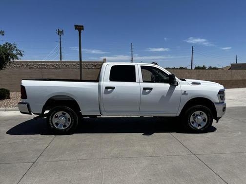 2025 RAM 2500 Tradesman Crew Cab 4x4 6'4' Box