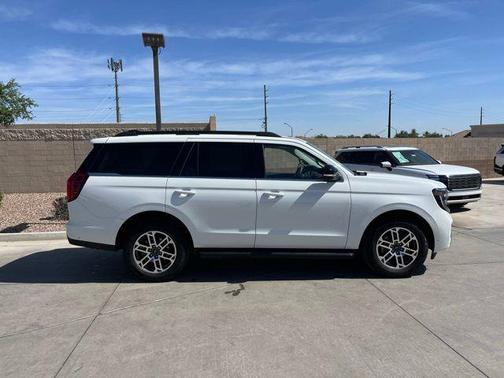 White Metallic 2025 Ford Expedition Active
