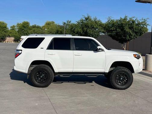 Super White 2018 Toyota 4Runner SR5
