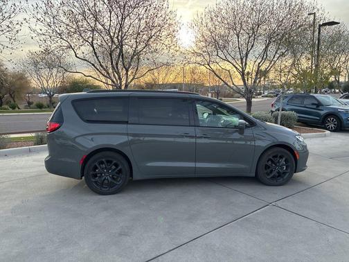2021 Chrysler Pacifica Touring L