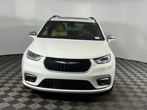 2022 Chrysler Pacifica L