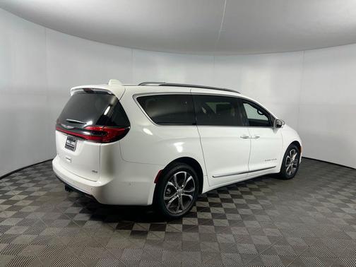 2022 Chrysler Pacifica L