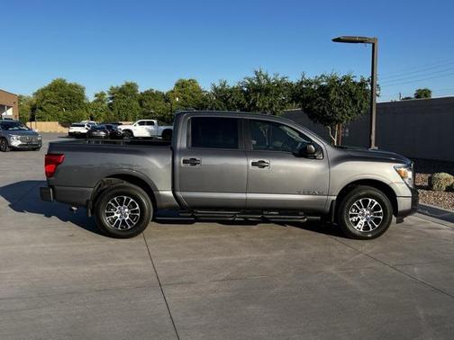 2024 Nissan Titan SV