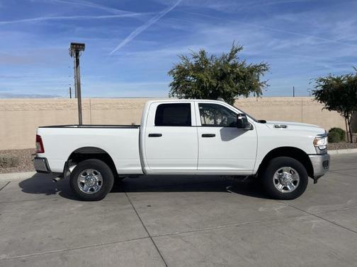 2024 RAM 2500 Tradesman Crew Cab 4x4 6'4' Box