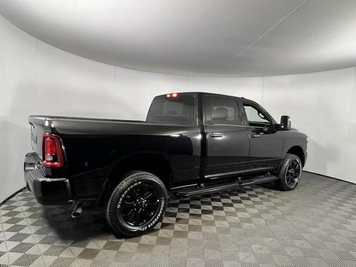 2025 RAM 2500 Big Horn Crew Cab 4x4 6'4' Box