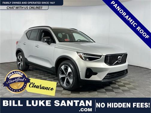 2024 Volvo XC40 B5 Plus Dark Theme
