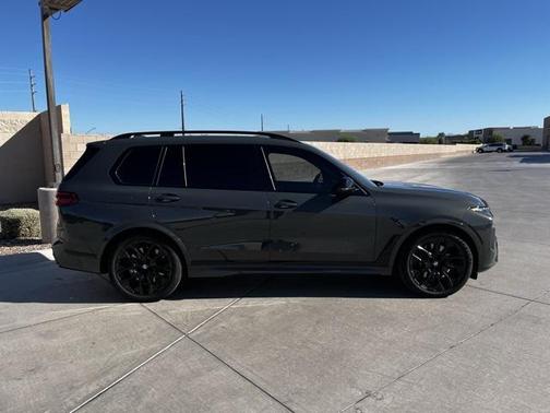 2025 BMW X7 M60i