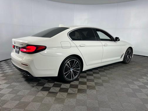2022 BMW 530 i