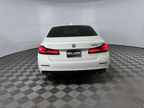 2022 BMW 530 i
