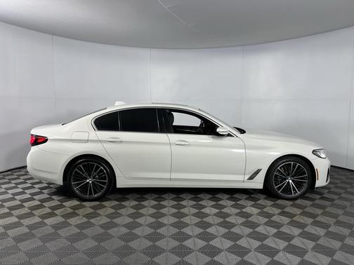 2022 BMW 530 i