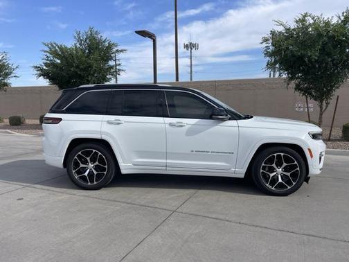 2022 Jeep Grand Cherokee Summit