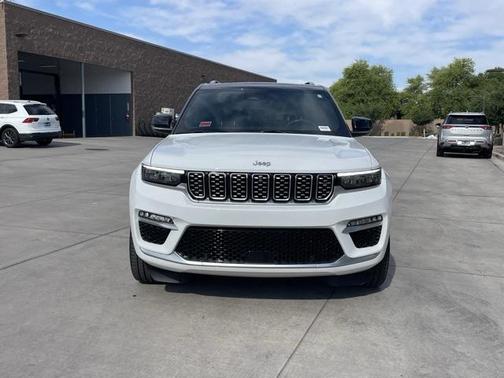 2022 Jeep Grand Cherokee Summit