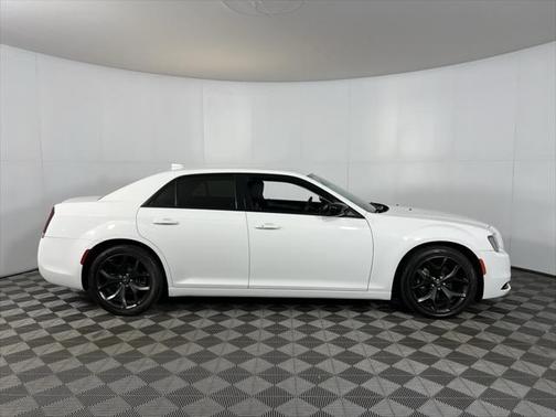 2021 Chrysler 300 Touring