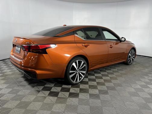 2022 Nissan Altima SR FWD