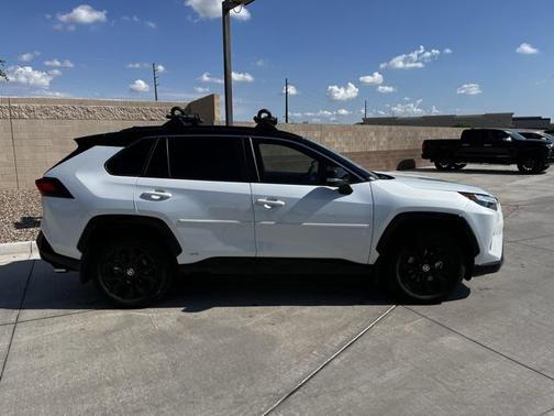 2023 Toyota RAV4 Hybrid SE