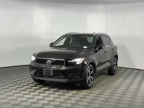 2025 Volvo XC40 B5 Core Bright Theme