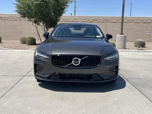 2024 Volvo S60 B5 Core Dark Theme