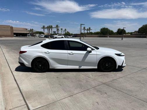 Ice 2025 Toyota Camry SE