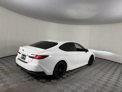 Ice 2025 Toyota Camry SE