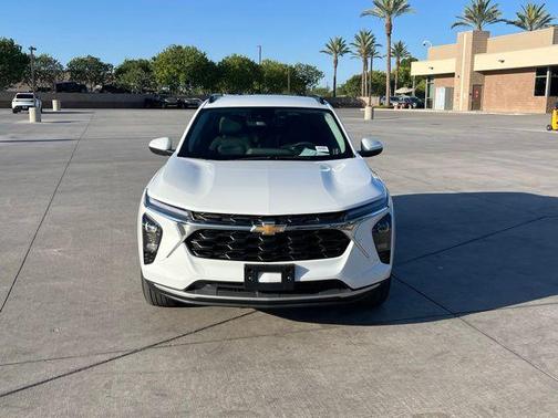 Summit White 2025 Chevrolet Trax LT