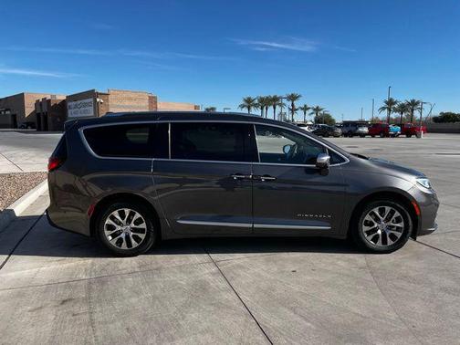 2022 Chrysler Pacifica L