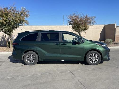 2024 Toyota Sienna XLE