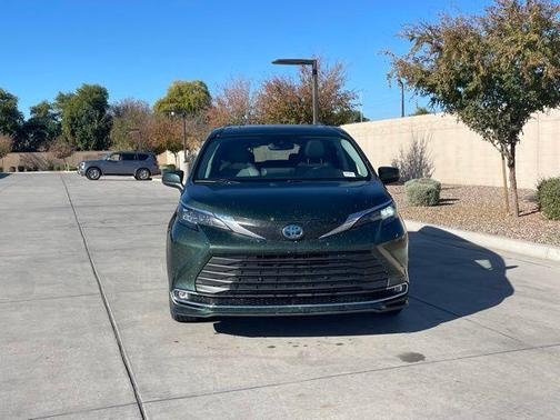 2024 Toyota Sienna XLE