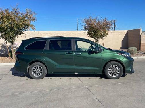 2024 Toyota Sienna XLE