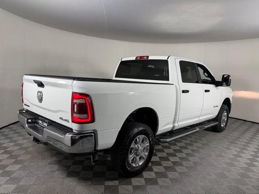 Bright White Clearcoat 2024 RAM 2500 Big Horn Crew Cab 4x4 6'4' Box
