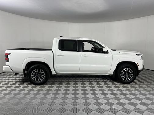 2024 Nissan Frontier SL