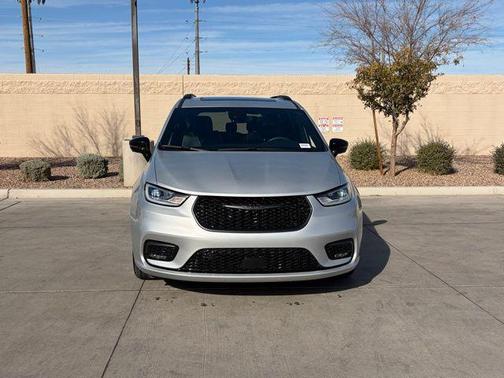 2024 Chrysler Pacifica Hybrid Premium S Appearance Pkg