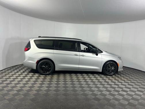 2024 Chrysler Pacifica Hybrid Premium S Appearance Pkg