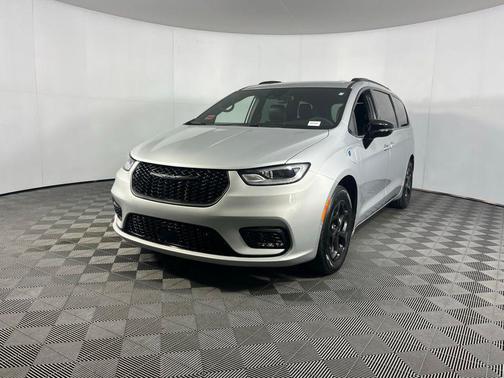 2024 Chrysler Pacifica Hybrid Premium S Appearance Pkg