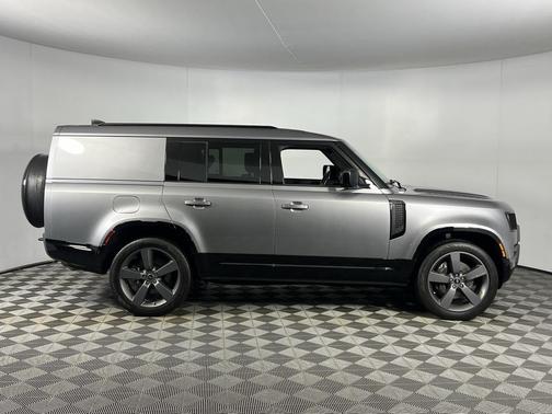 2024 Land Rover Defender 130 P400 Outbound